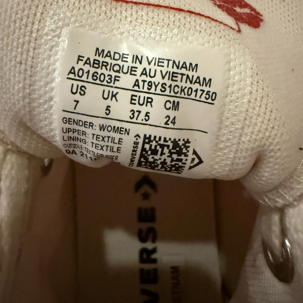 Converse Limited Edition Valentines hearts High-Top Sneakers - Picture 7 of 7